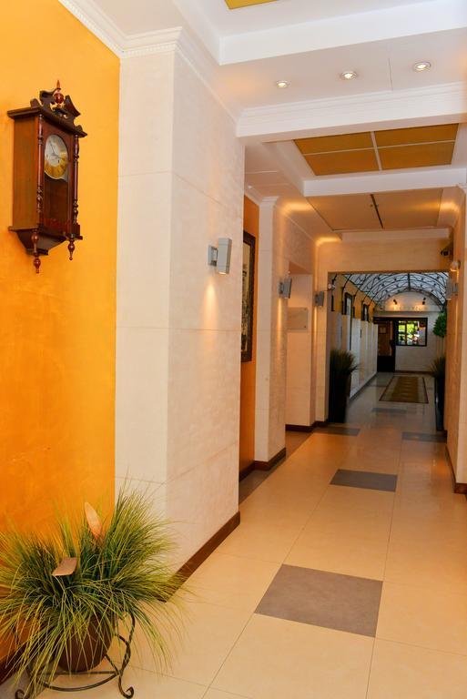 Manjez Centar Hotel เบลเกรด ภายนอก รูปภาพ